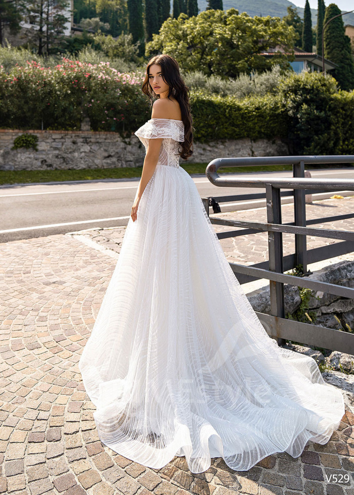 Extravagantné čipkované svadobné šaty LS529