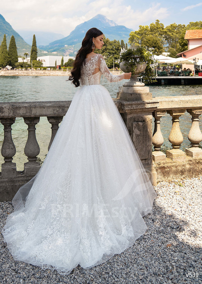 Extravagantné čipkované svadobné šaty LS531