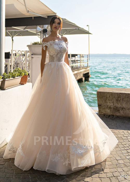 Jednoduché čipkované svadobné šaty LS532