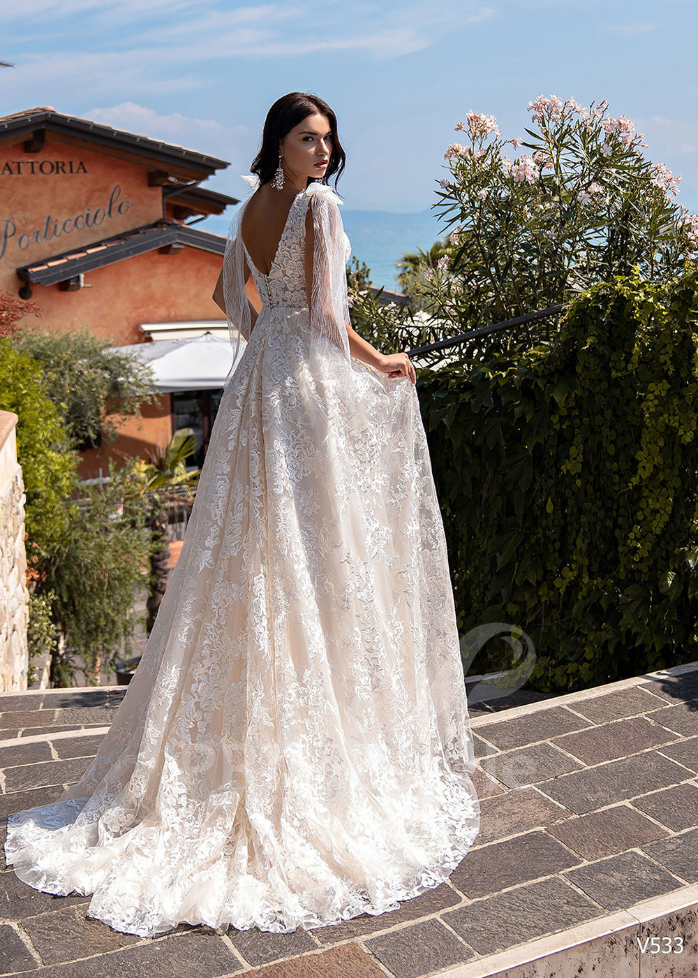 Luxusné celočipkované svadobné šaty...