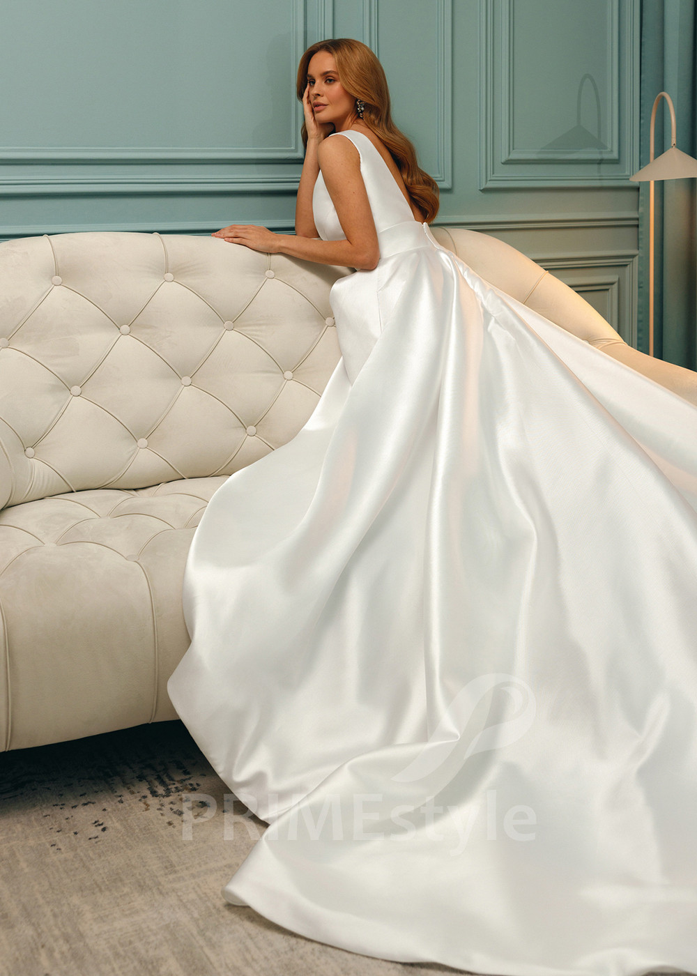 Extravagantné saténove svadobné šaty...