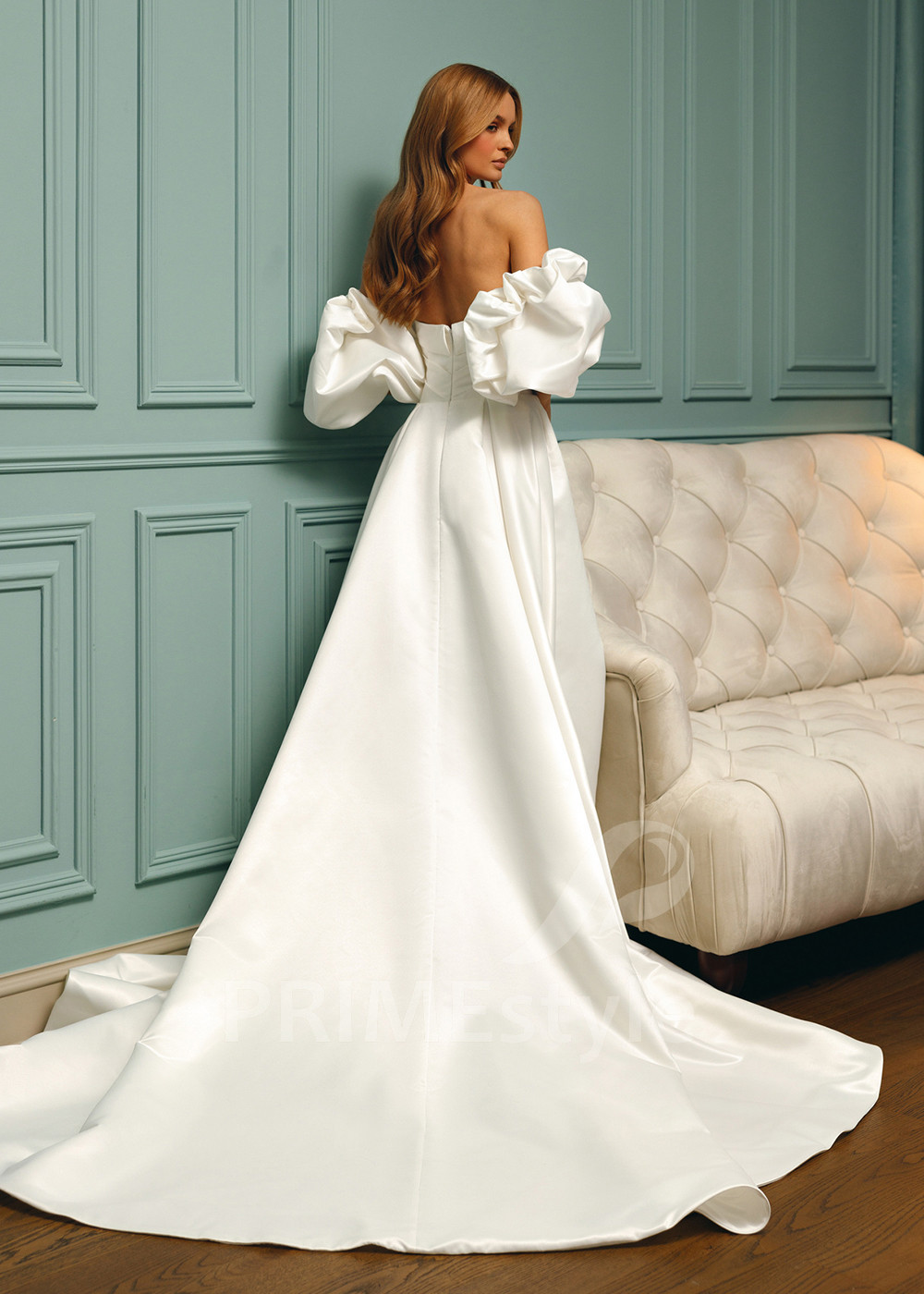 Extravagantné saténove svadobné šaty...