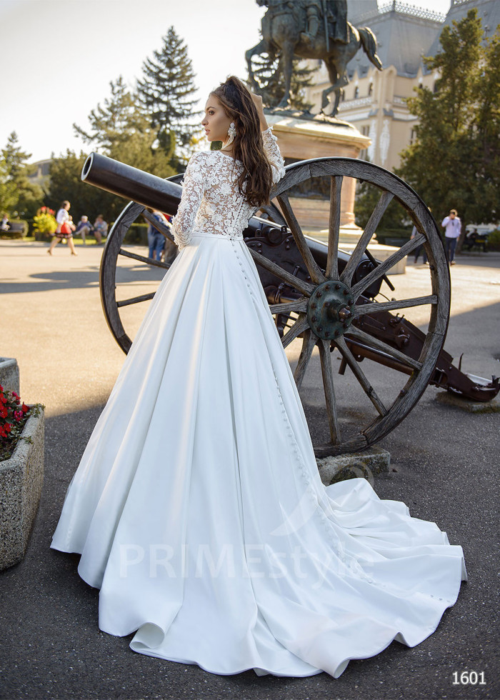 Elegantné saténove svadobné šaty LC1601