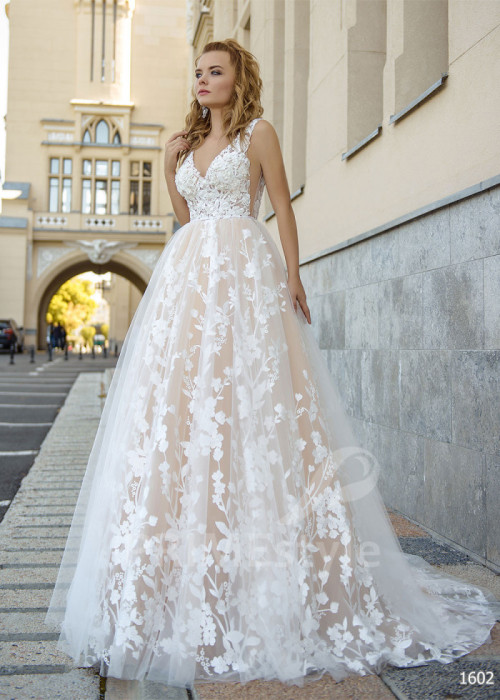 Luxusné celočipkované svadobné šaty LC1602