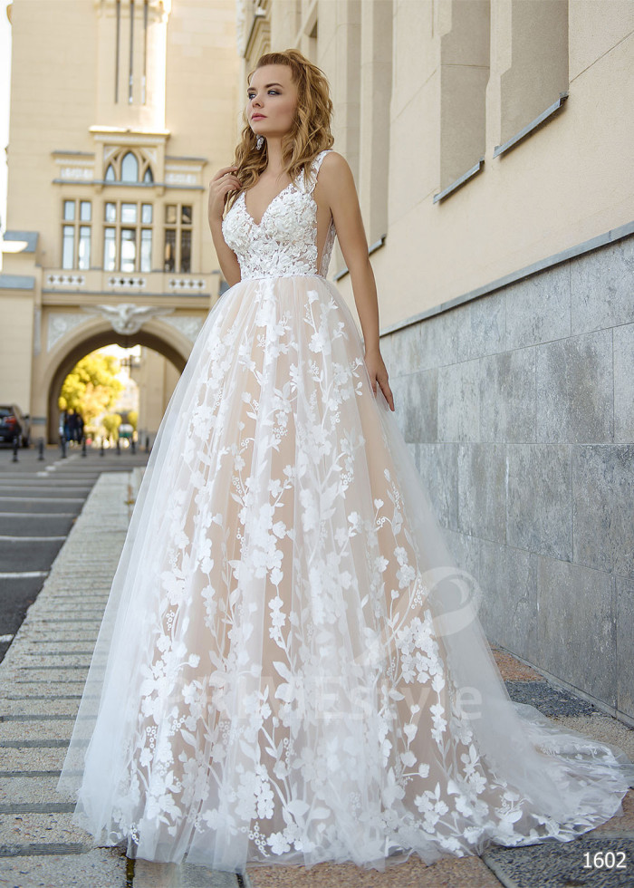 Luxusné celočipkované svadobné šaty LC1602