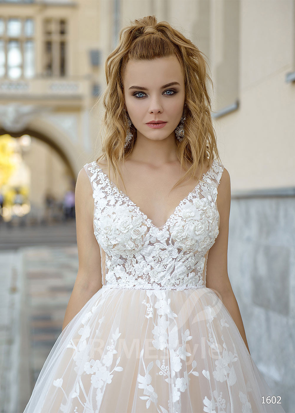 Luxusné celočipkované svadobné šaty...