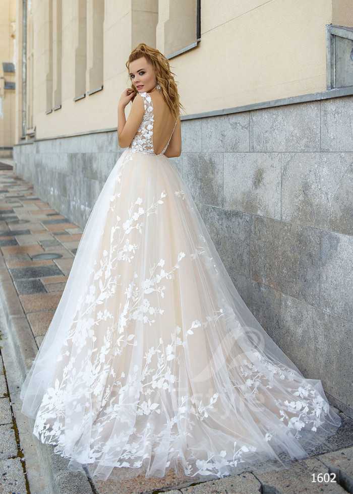 Luxusné celočipkované svadobné šaty LC1602