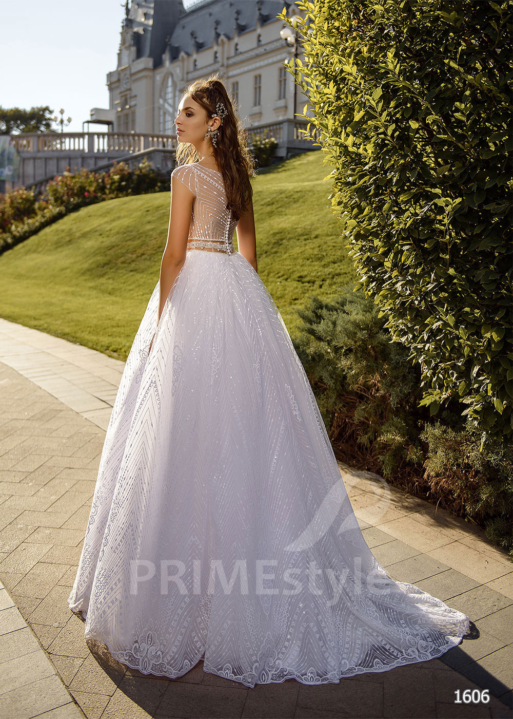 Exkluzívne trblietavé svadobné šaty...