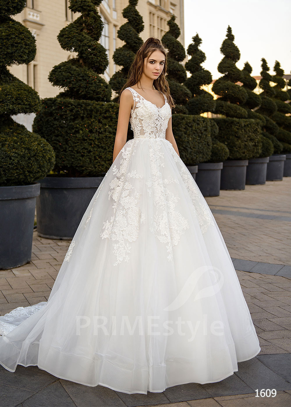 Jednoduché princeznovské svadobné šaty LC1609