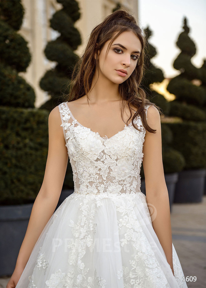 Jednoduché princeznovské svadobné šaty LC1609