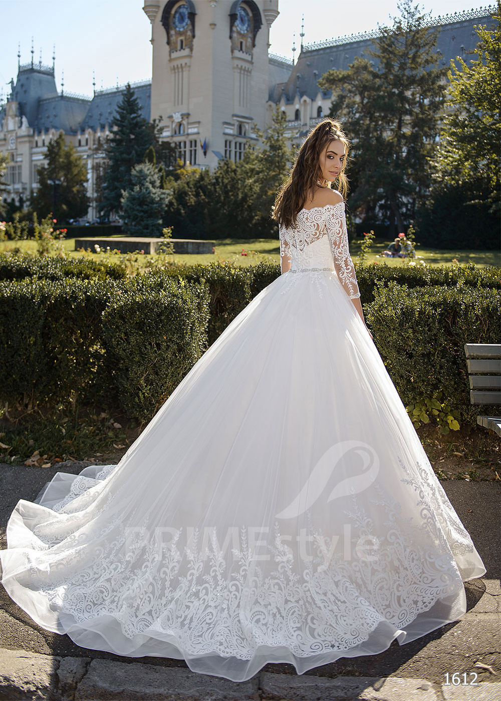 Elegantné čipkované svadobné šaty LC1612