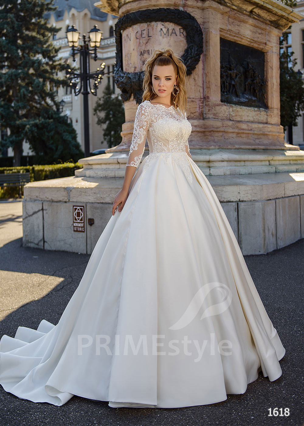 Elegantné saténove svadobné šaty LC1618