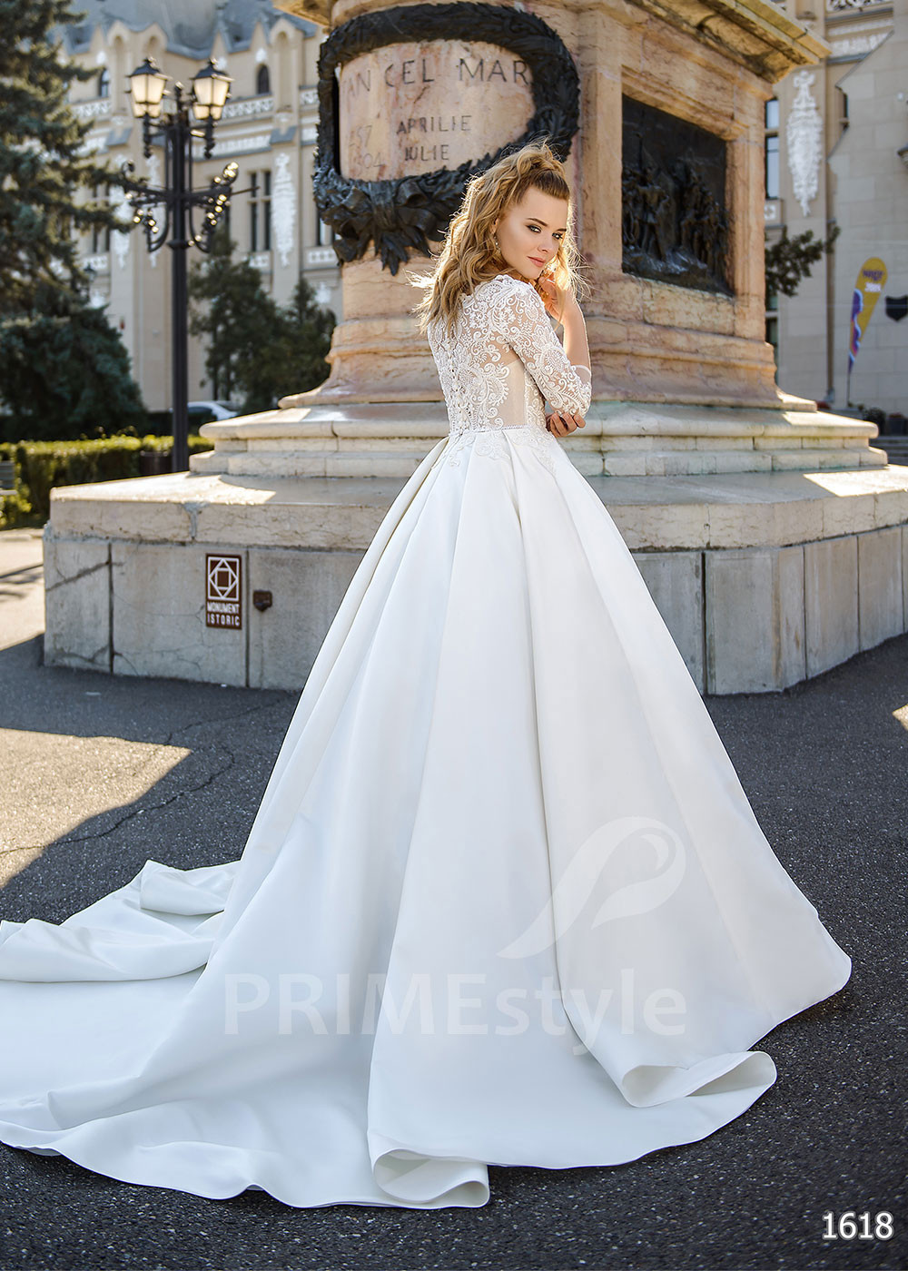 Elegantné saténove svadobné šaty LC1618