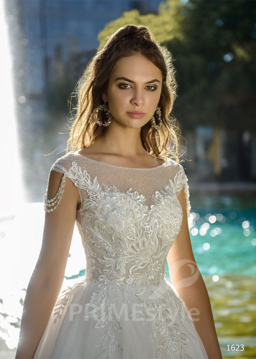 Jednoduché čipkované svadobné šaty LC1623 2