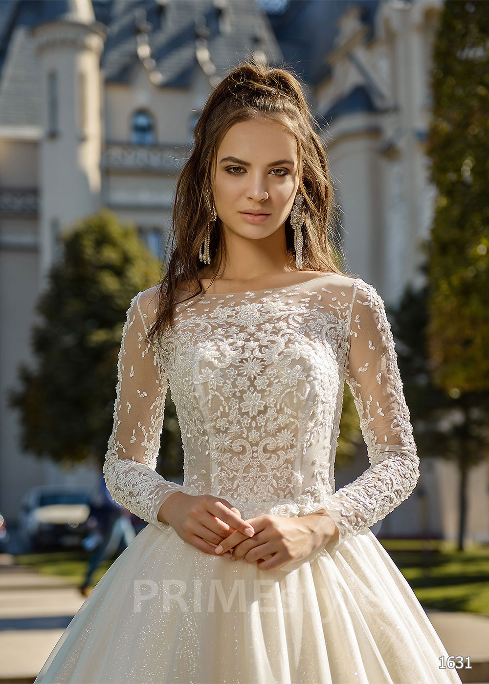 Elegantné trblietavé svadobné šaty...