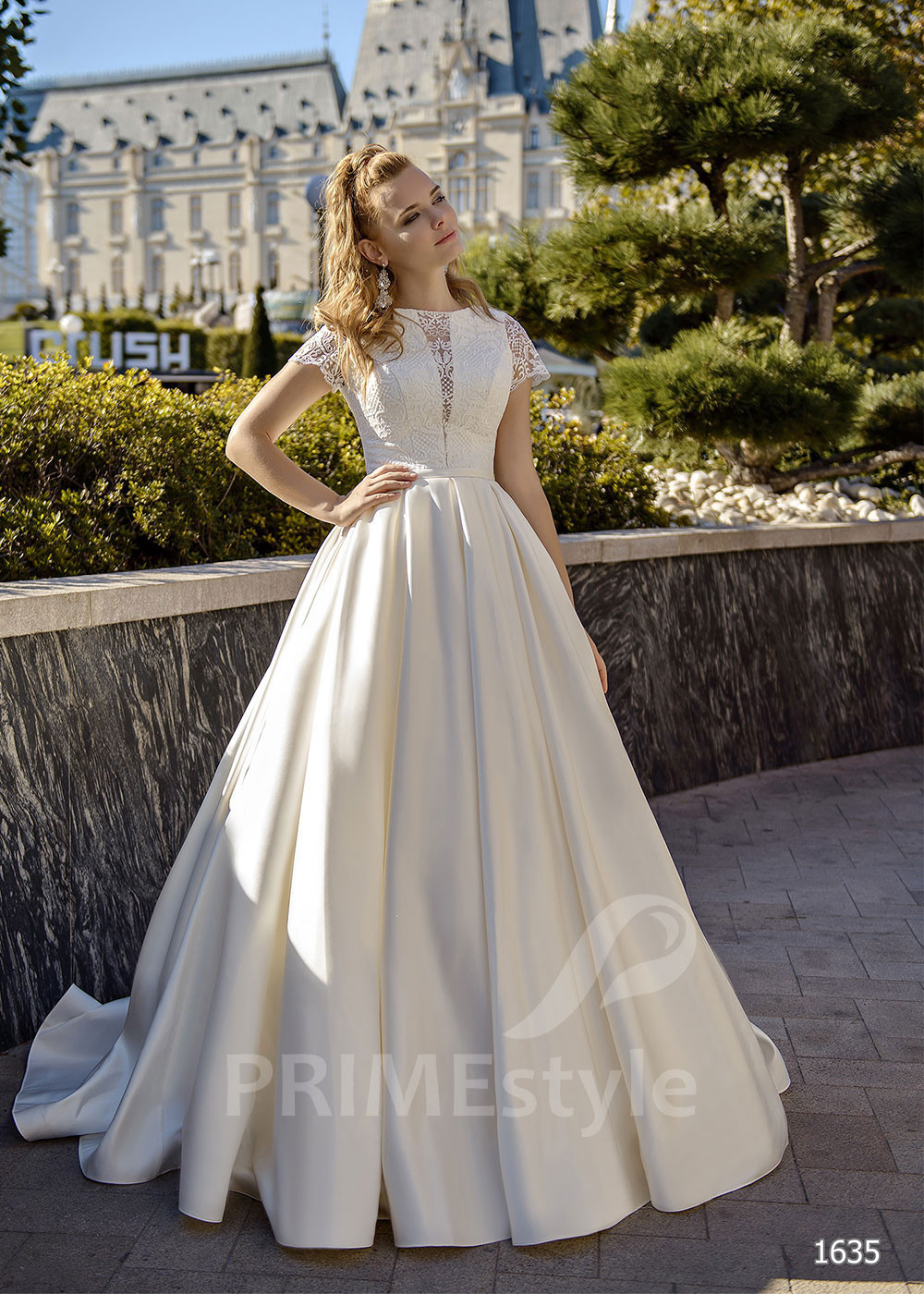 Jednoduché saténove svadobné šaty LC1635