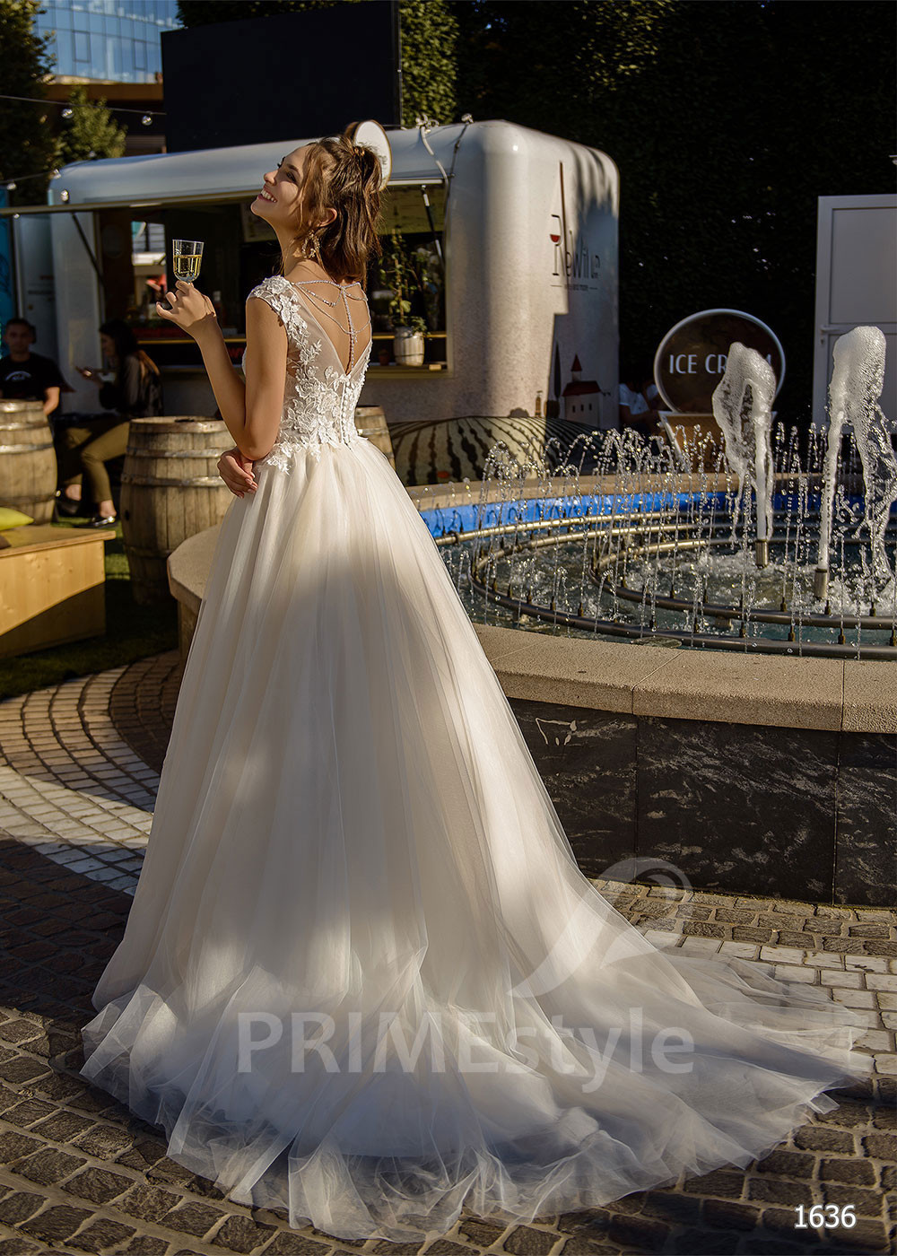 Jednoduché tylové svadobné šaty LC1636
