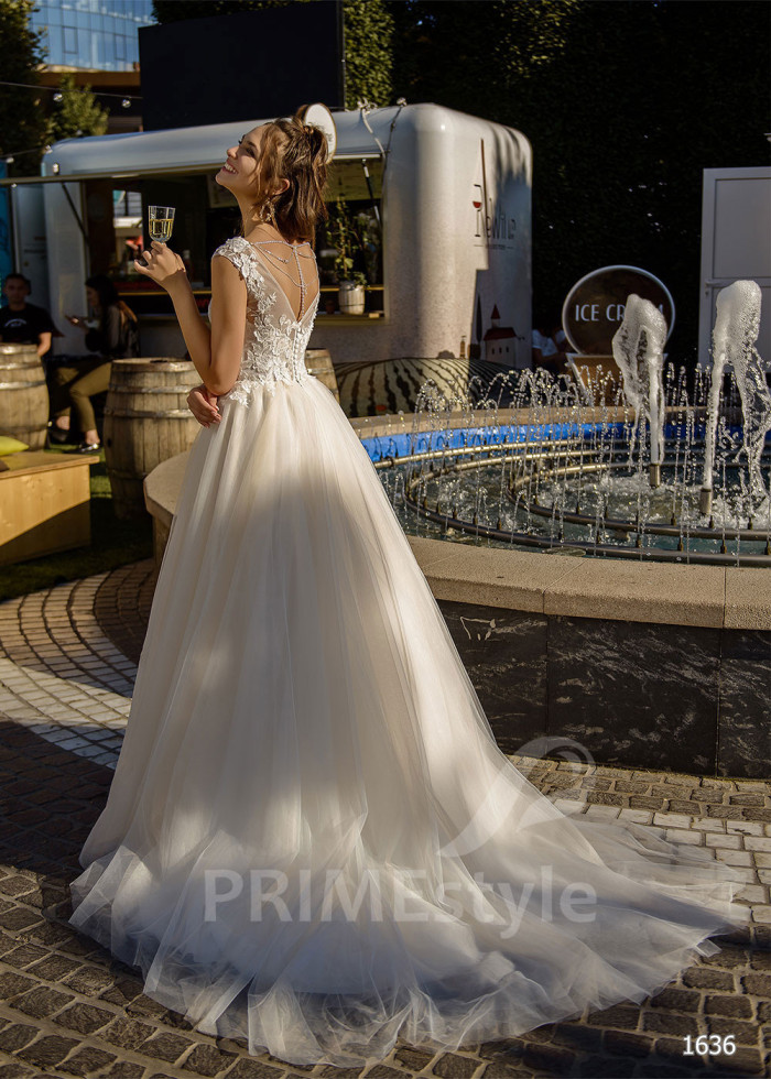 Jednoduché tylové svadobné šaty LC1636