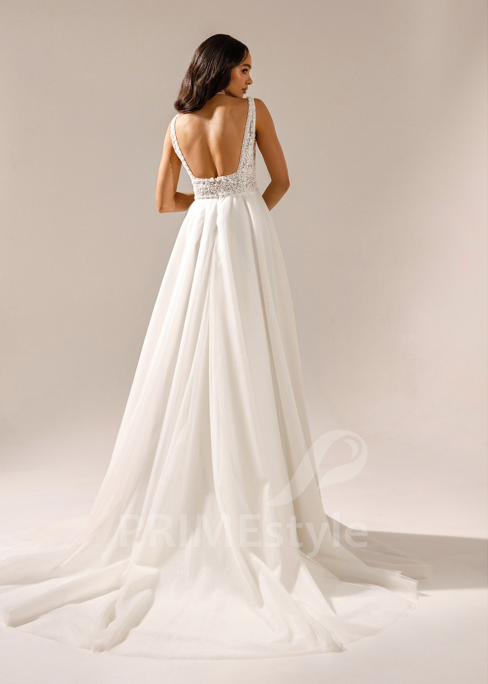 Jednoduché elegantné svadobné šaty...