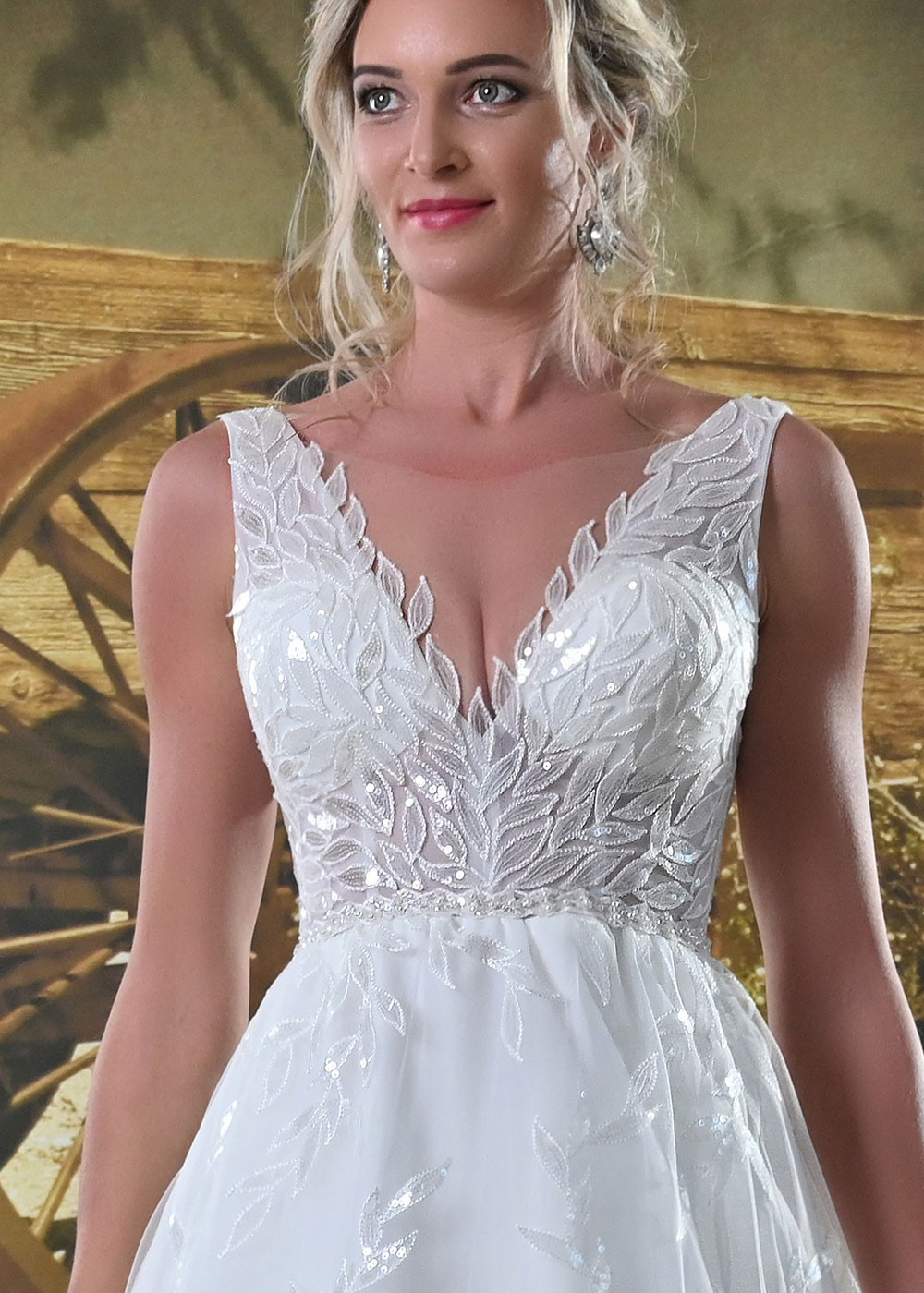 Exkluzívne trblietavé svadobné šaty...