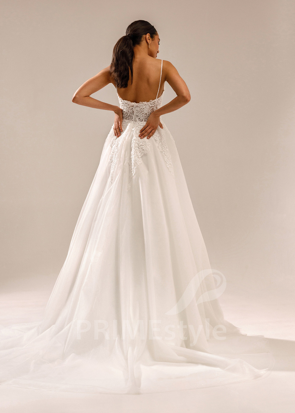 Luxusné svadobné šaty na ramienka...