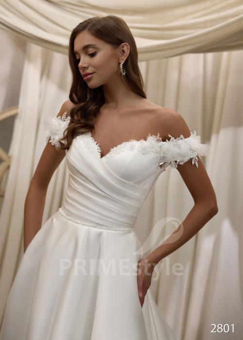 Svadobné šaty s padnutými ramienkami LC2801 2