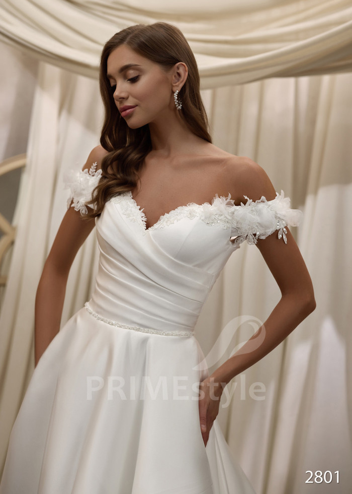 Svadobné šaty s padnutými ramienkami LC2801