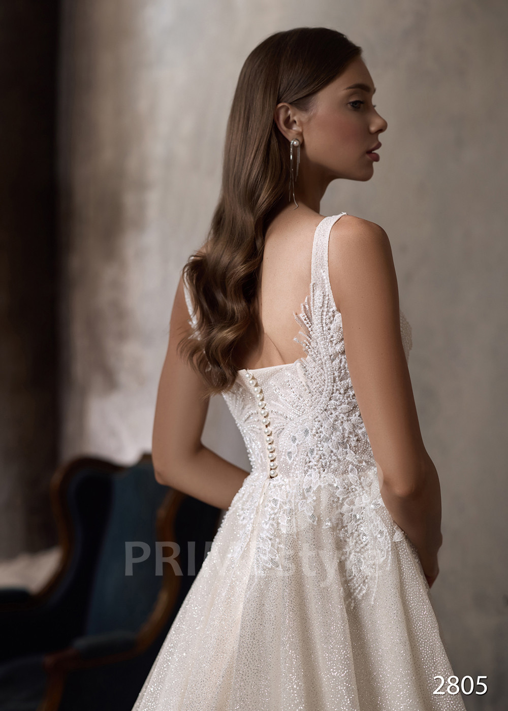 Svadobné šaty s dlhými prehozovými...