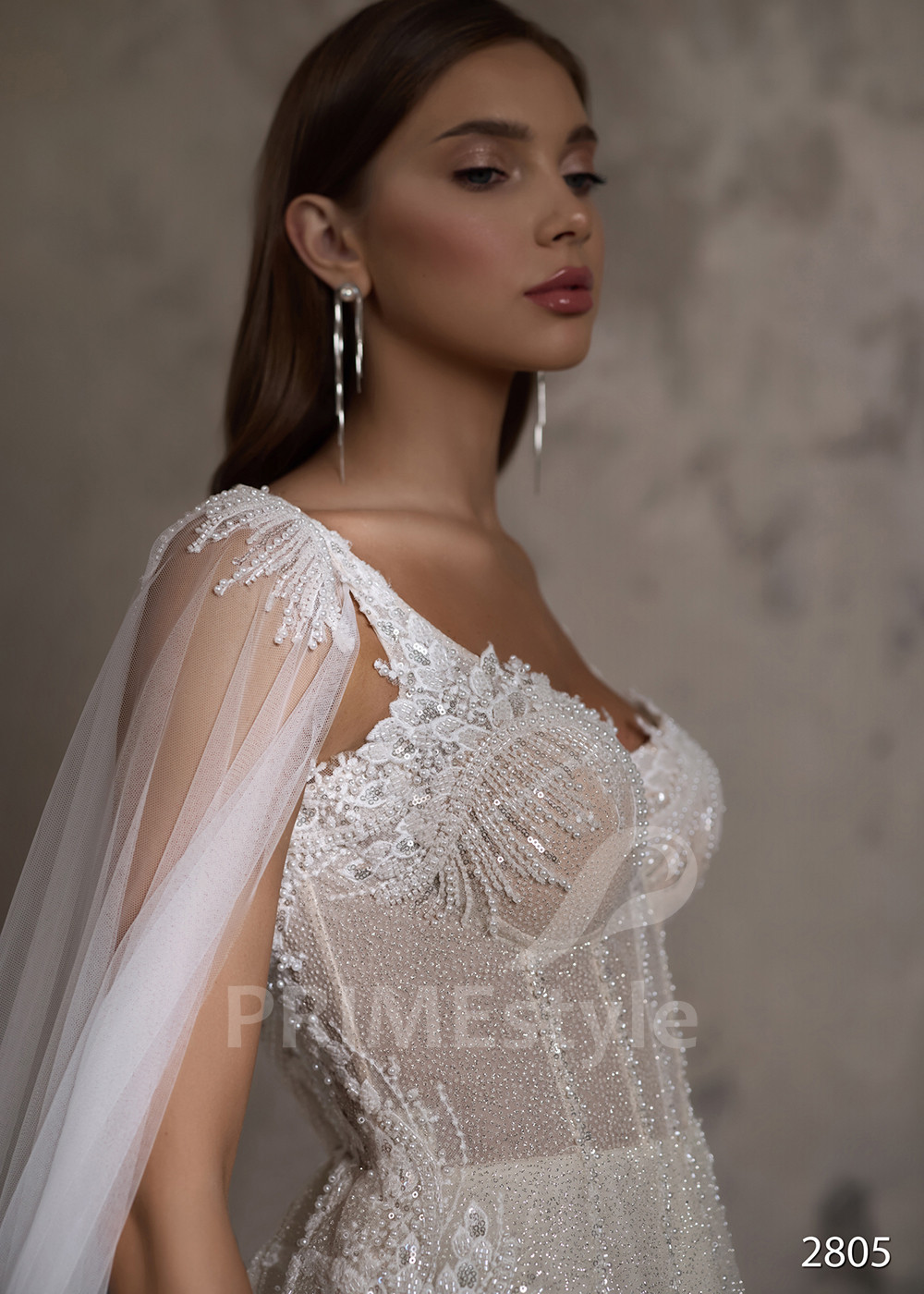 Svadobné šaty s dlhými prehozovými...