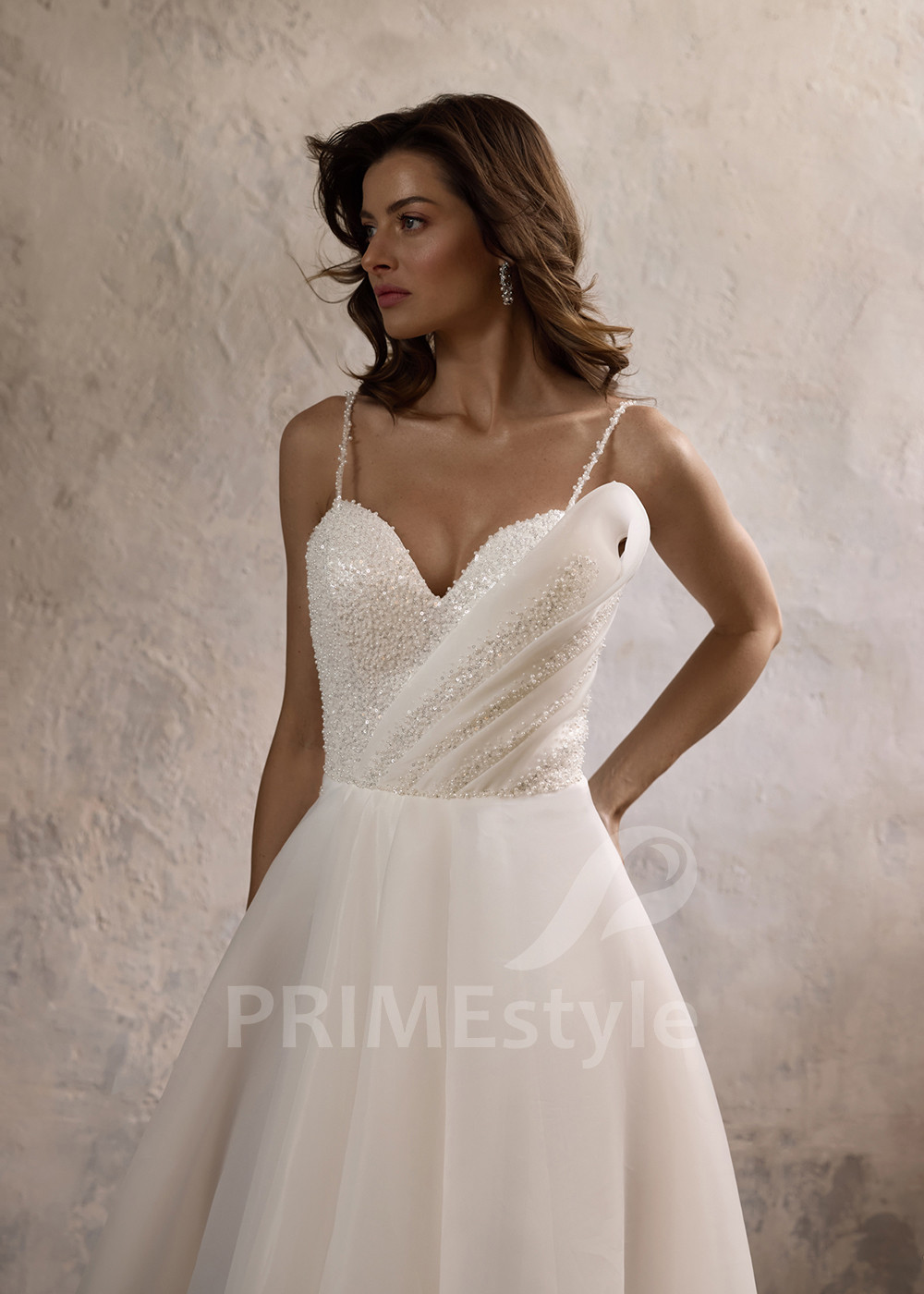 Extravagantne svadobné šaty s dlhým...