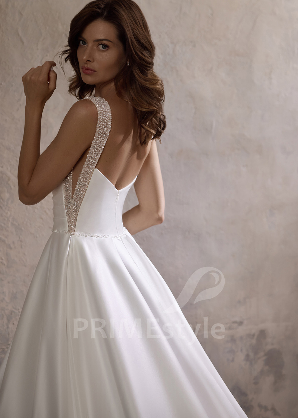 Elegantné saténové svadobné šaty na...