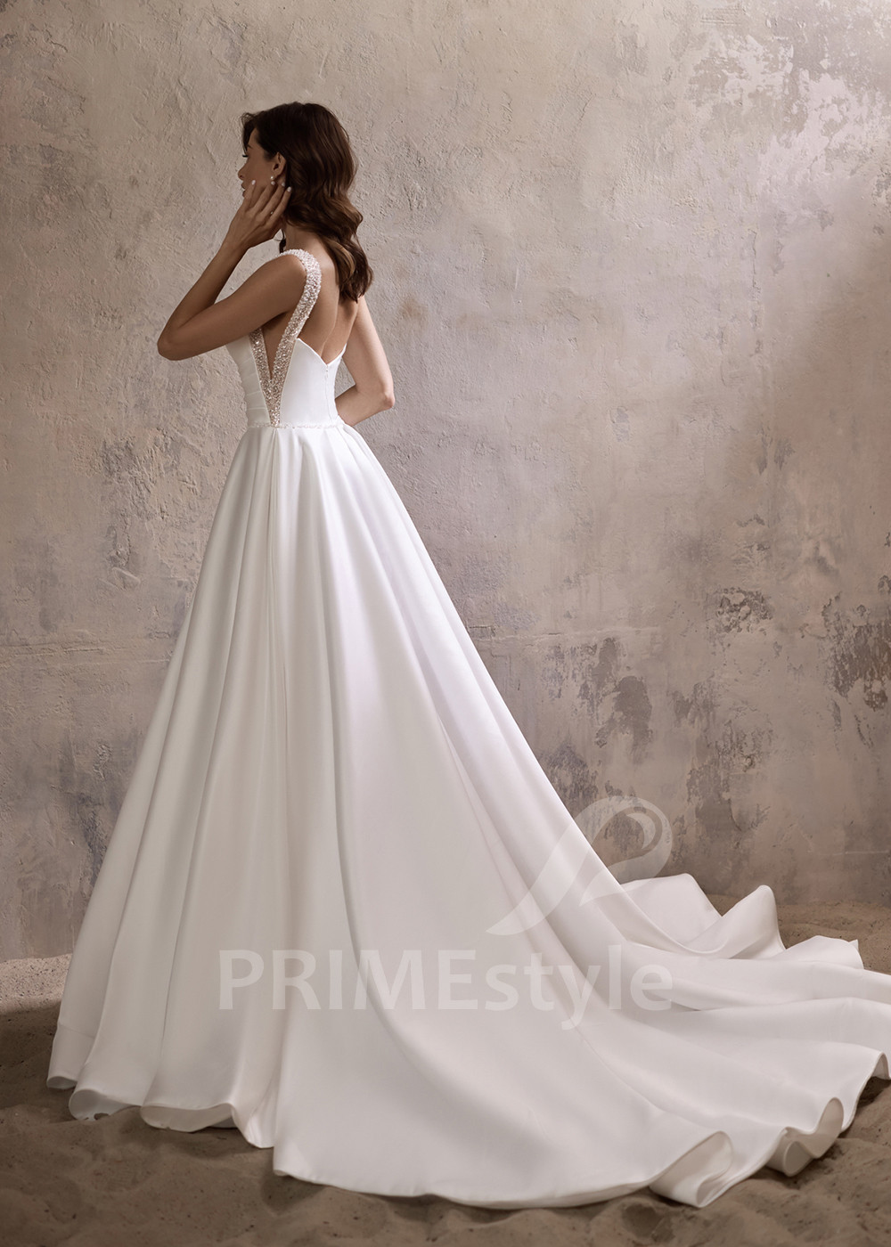 Elegantné saténové svadobné šaty na...