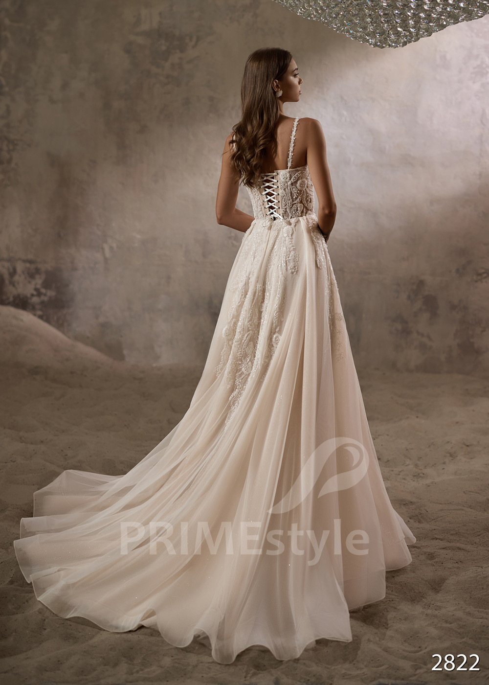 Luxusné svadobné šaty s padnutými...