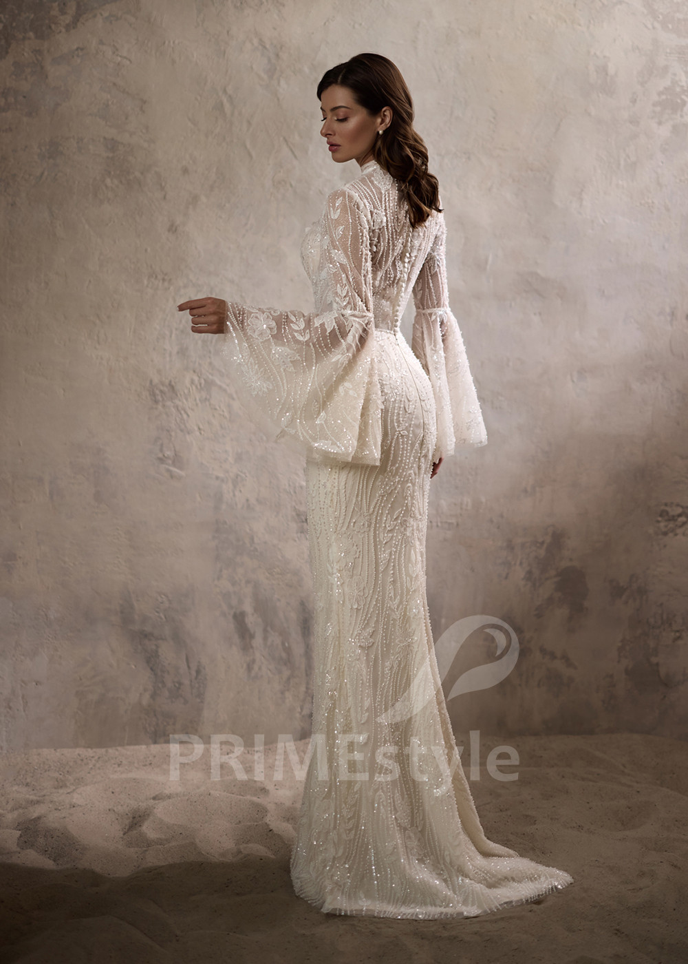 Exkluzívne priliehavé svadobné šaty...