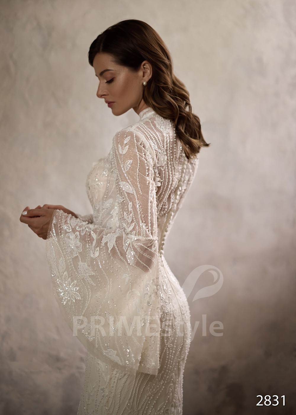 Exkluzívne priliehavé svadobné šaty...