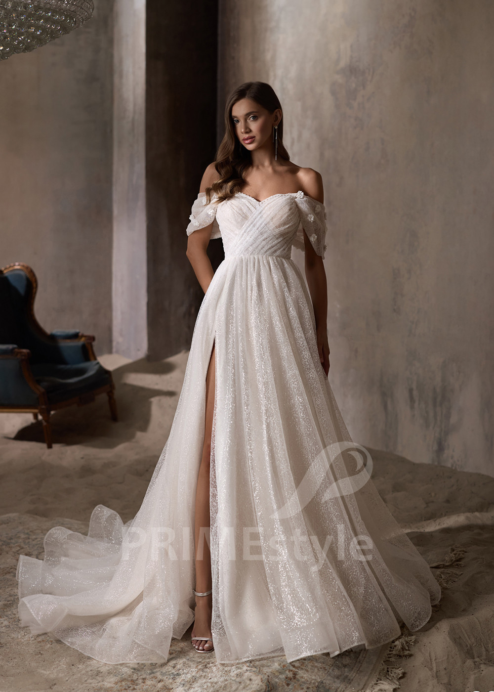 Trblietavé minimalistické svadobné šaty LC2842