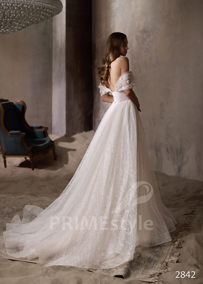 Trblietavé minimalistické svadobné šaty LC2842